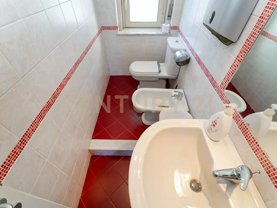 Immagine 45 di Pentalocale in vendita  in Corso Sicilia 64 a Catania