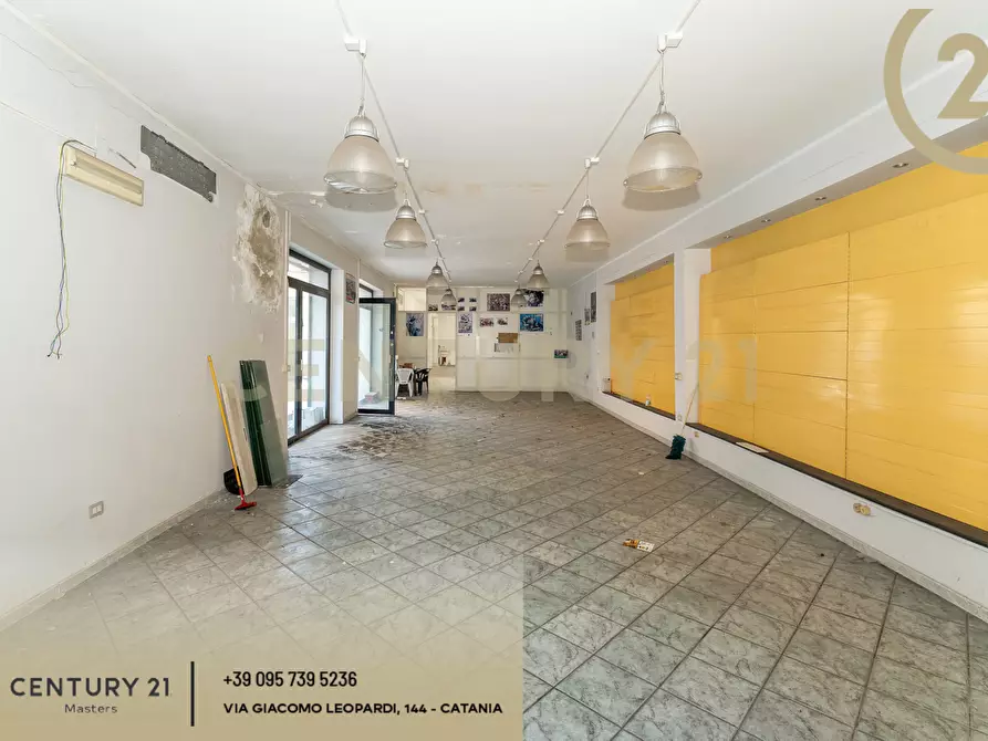 Immagine 25 di Locale commerciale in vendita  in Via Duca Degli Abruzzi 231 a Catania