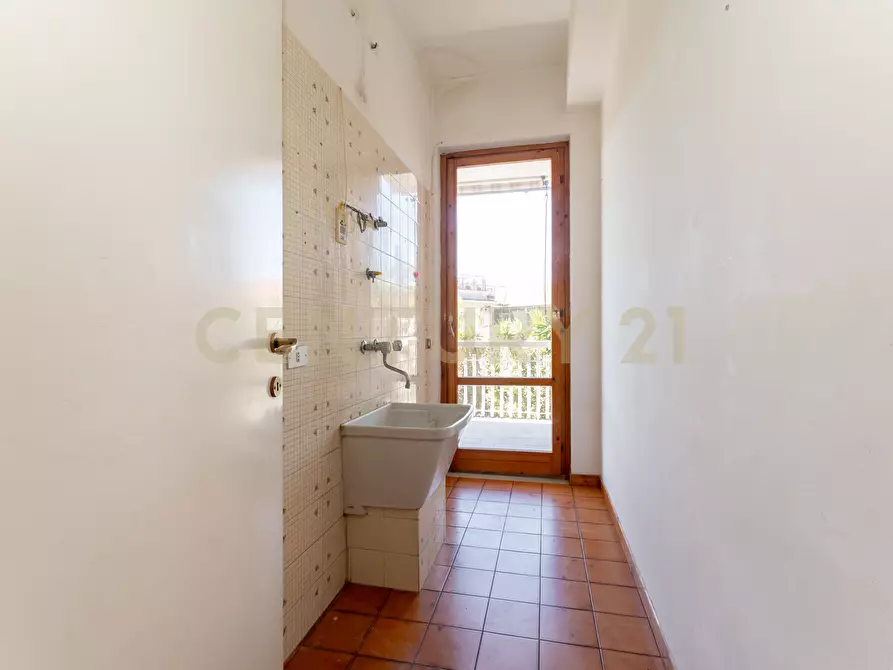 Immagine 20 di Trilocale in vendita  in Via Nazionale a Aci Castello