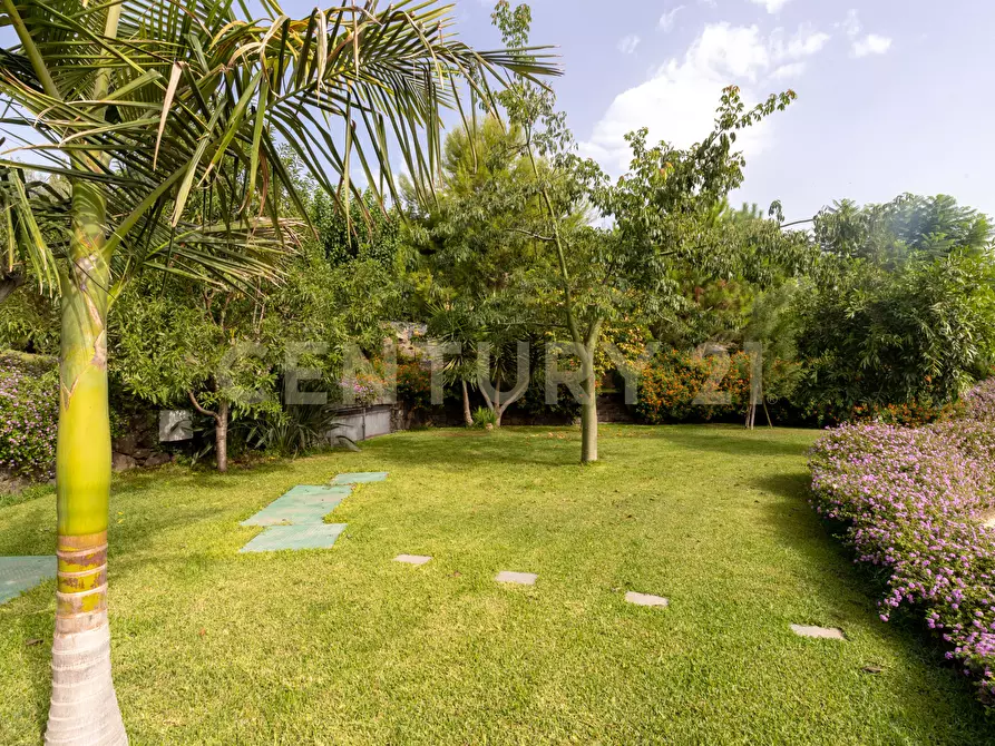 Immagine 69 di Villa in vendita  in Via Brinzio 20 a Aci Catena