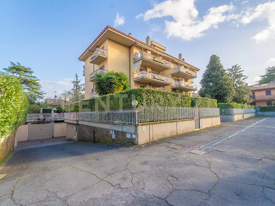 Immagine 41 di Attico in vendita  in Via di Torre Morena 100 a Roma