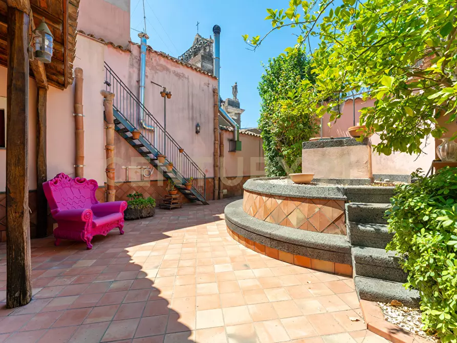 Immagine 10 di Locale commerciale in affitto  in Via Etnea 90 a Mascalucia