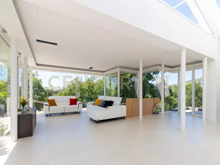 Immagine 3 di Villa in vendita  in SS284 a Adrano