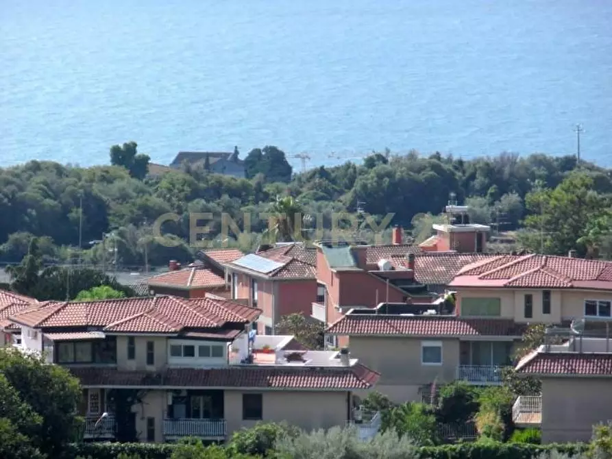 Immagine 10 di Pentalocale in vendita  in Via Alessandro Scarlatti 17 a Aci Castello