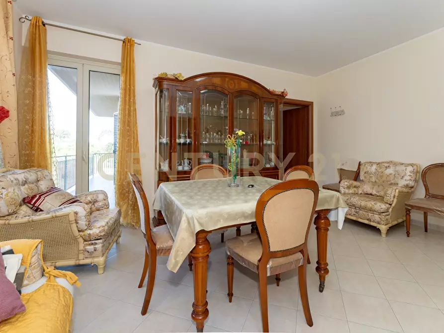 Immagine 4 di Trilocale in vendita  in Via Teocrito 10 a Aci Catena