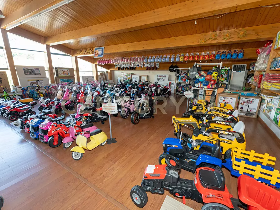 Immagine 40 di Locale commerciale in vendita  in Via Passo Gravina 150 a Catania