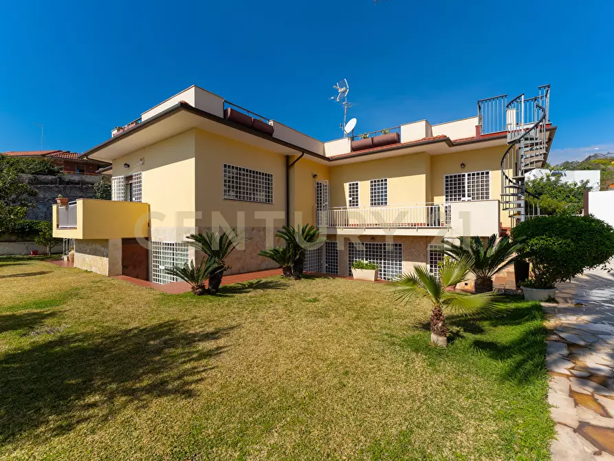 Immagine 45 di Villa in vendita  in Via Antonello da Messina 57 a Aci Castello