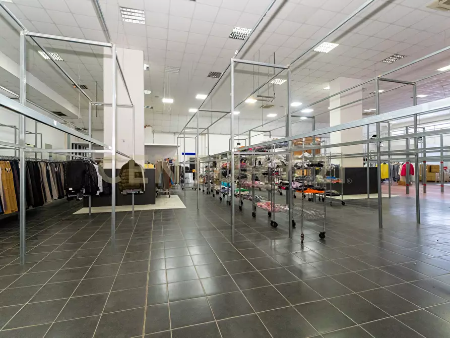 Immagine 22 di Attività commerciale in vendita  in Viale del Commercio a Misterbianco