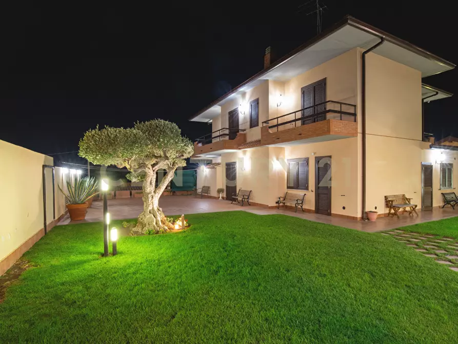 Immagine 92 di Villa in vendita  in Via Salemi 19 a Mascalucia