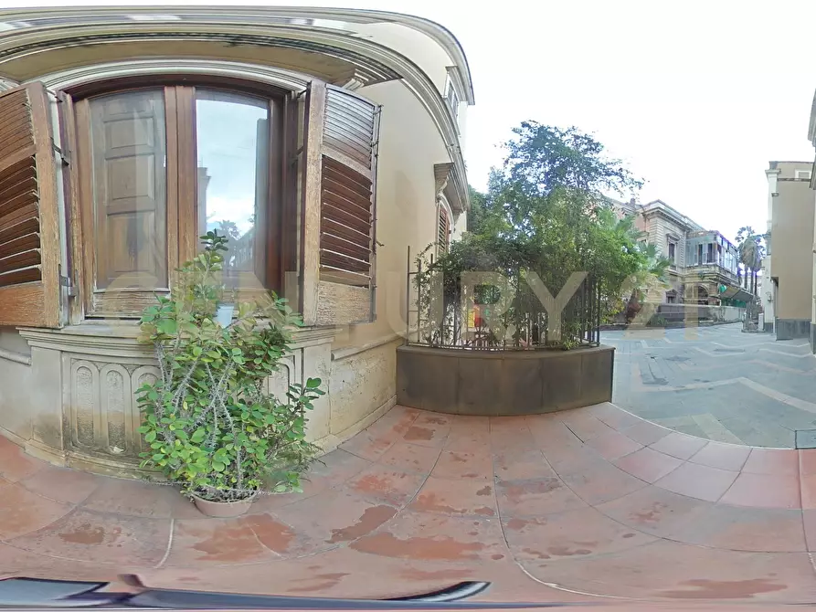 Immagine 27 di Palazzo in affitto  in Viale Regina Margherita 16 a Catania