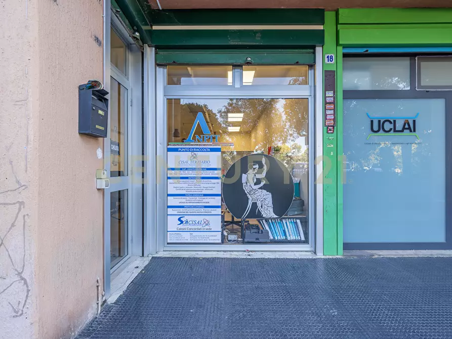 Immagine 34 di Locale commerciale in vendita  in VIA AUGUSTA GENINA 16 a Roma