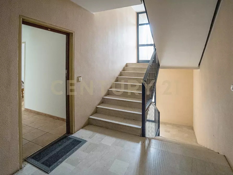 Immagine 12 di Pentalocale in vendita  in Via Umberto Maddalena 1 a Verona