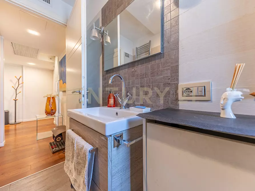 Immagine 10 di Attico in vendita  in Viale Carmelo Bene 320 a Roma