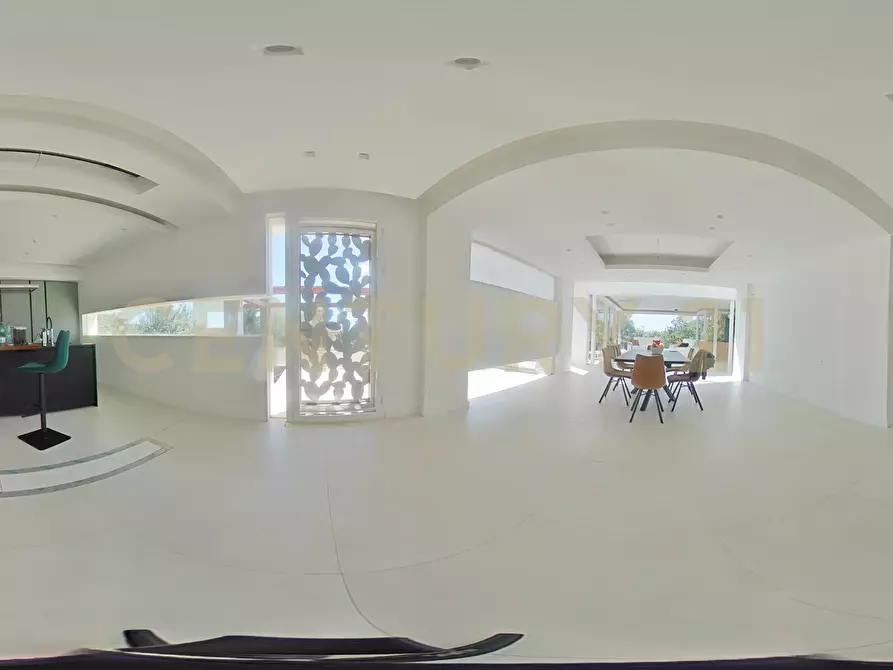 Immagine 105 di Villa in vendita  in SS284 a Adrano