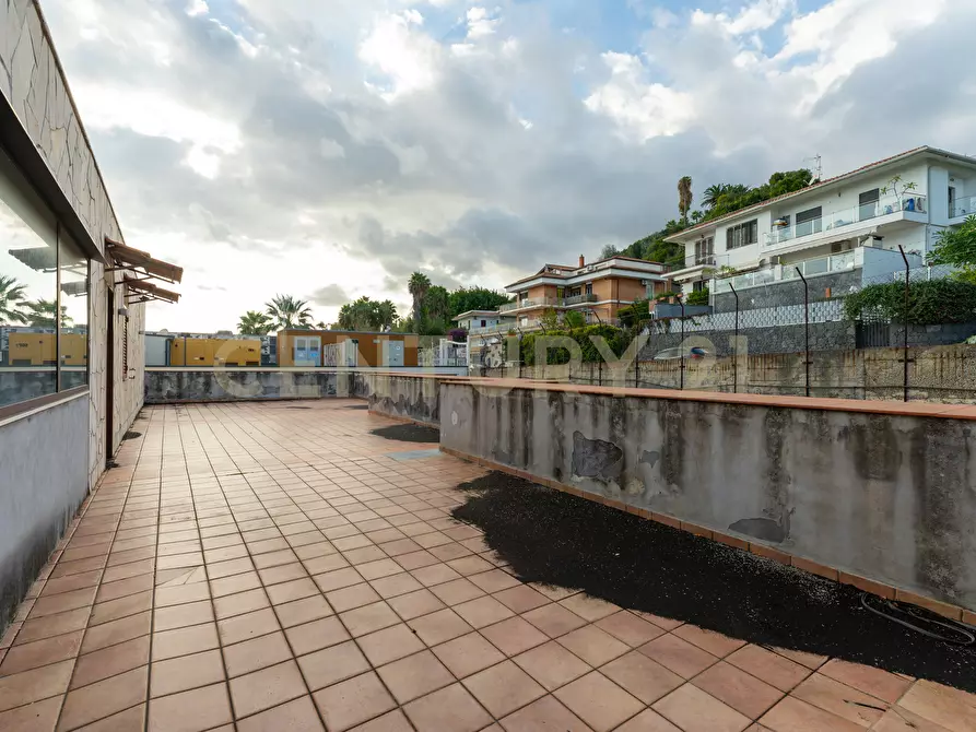 Immagine 23 di Showroom in vendita  in Via delle Scuole 1 a Aci Castello