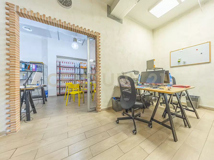 Immagine 19 di Locale commerciale in vendita  in VIA AUGUSTA GENINA 16 a Roma