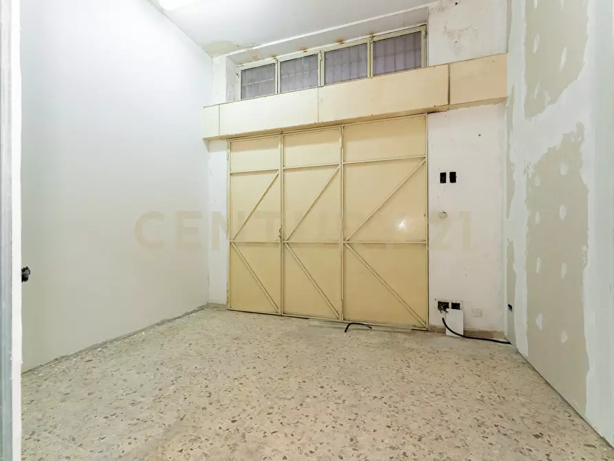 Immagine 15 di Pentalocale in vendita  in Via Duca Degli Abruzzi 54 a Catania