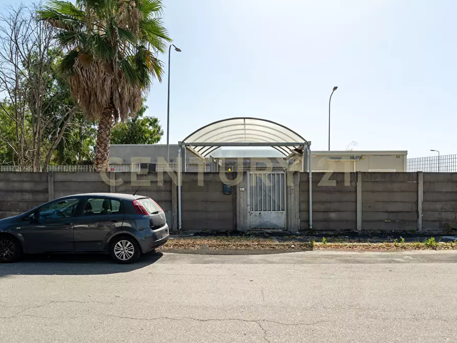 Immagine 29 di Attività artigianale in vendita  in Strada III Mimosa 14 a Catania