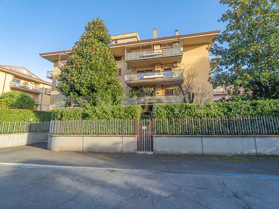 Immagine 40 di Attico in vendita  in Via di Torre Morena 100 a Roma