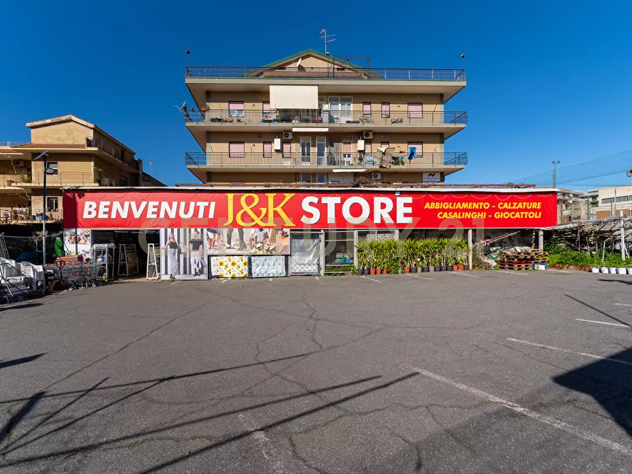 Immagine 1 di Attività commerciale in vendita  in Via Nizzeti 6 a Aci Catena