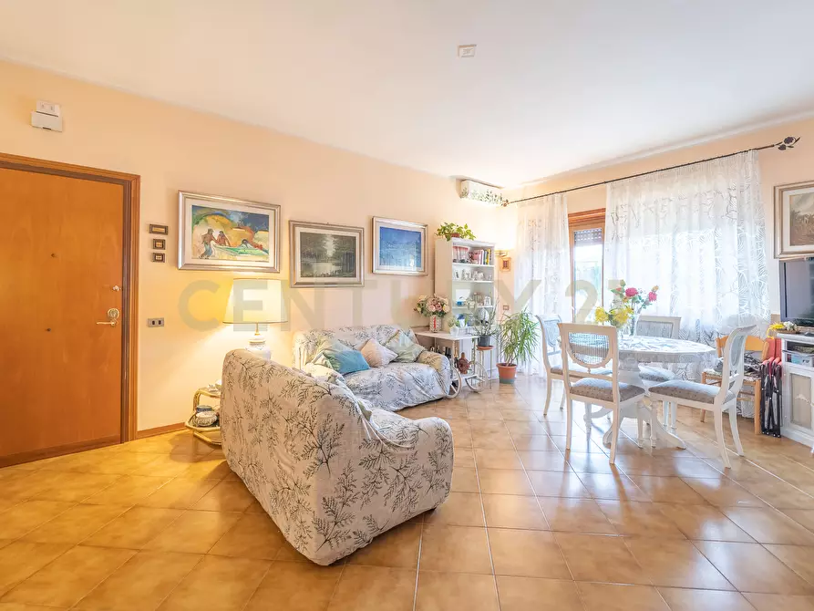 Immagine 3 di Attico in vendita  in Via di Torre Morena 100 a Roma