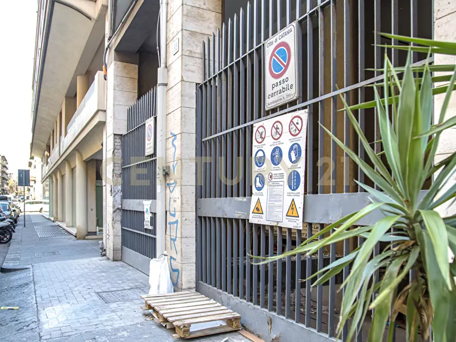 Immagine 4 di Garage in vendita  in Via Milano 93 a Catania