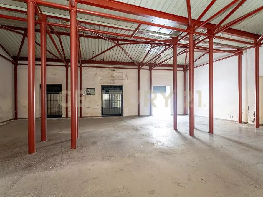 Immagine 8 di Locale commerciale in vendita  in Piazza Guglielmo Marconi 19 a San Gregorio Di Catania