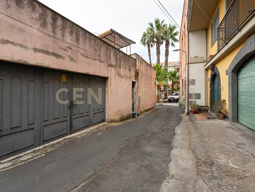 Immagine 46 di Casa indipendente in vendita  in Piazza Guglielmo Marconi 1 a Camporotondo Etneo