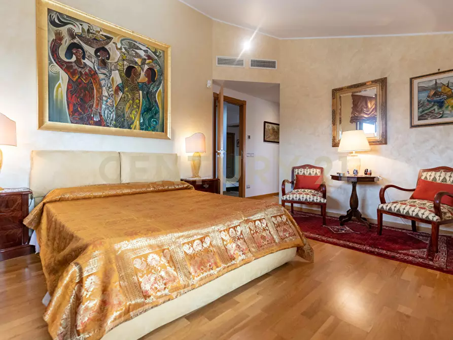 Immagine 40 di Villa in vendita  in Via Brinzio 20 a Aci Catena