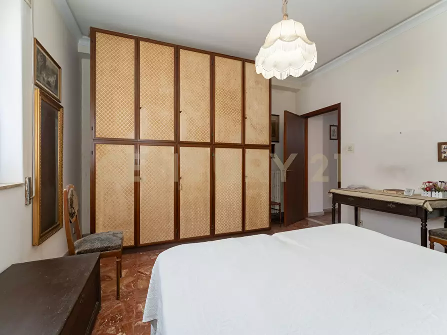 Immagine 43 di Pentalocale in vendita  in Via Redentore 15 a Catania