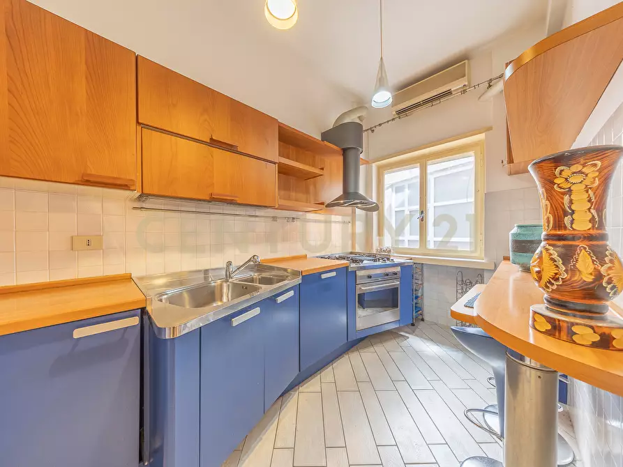 Immagine 11 di Trilocale in vendita  in Via Bevagna 56 a Roma