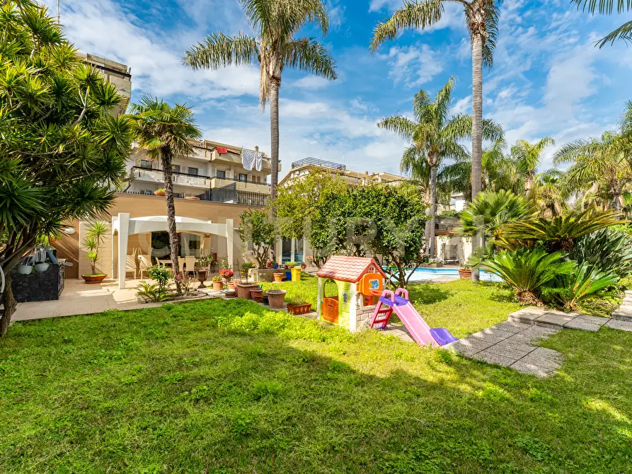 Immagine 2 di Villa in vendita  in Via G. Pezzana 11 a Aci Castello