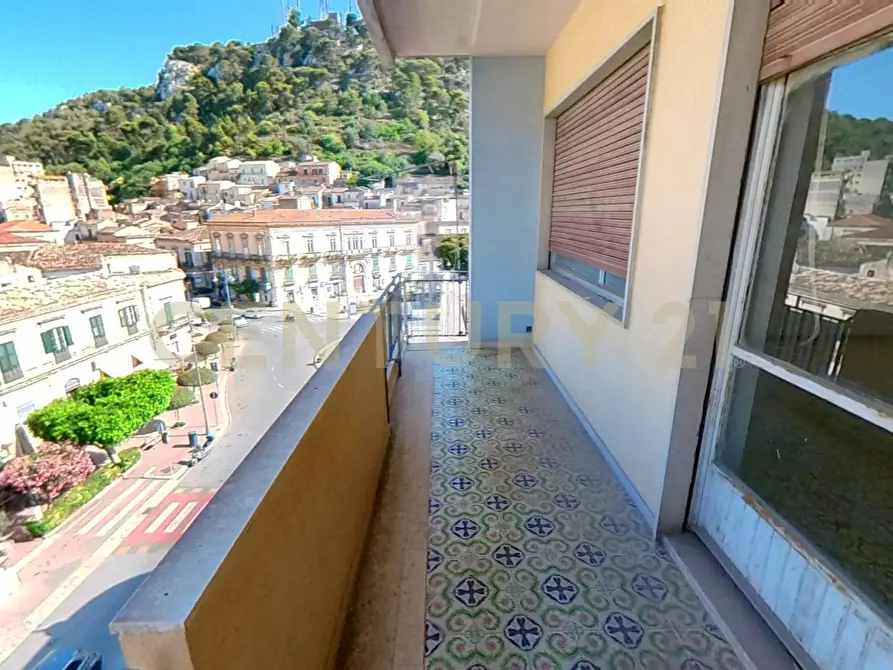 Immagine 13 di Pentalocale in vendita  in Corso Umberto I 1C a Modica