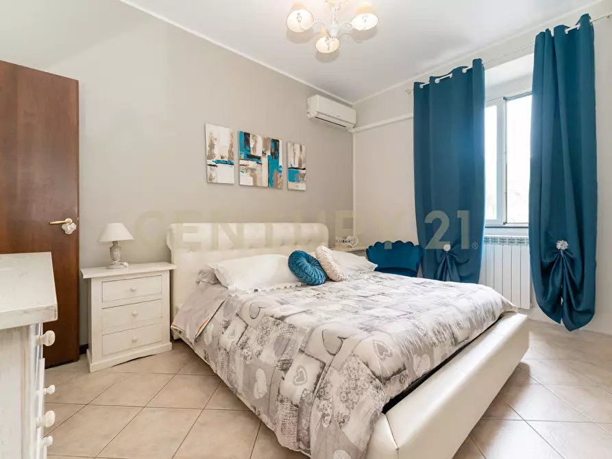 Immagine 22 di Pentalocale in vendita  in Via Crocifisso 26 a Aci Castello