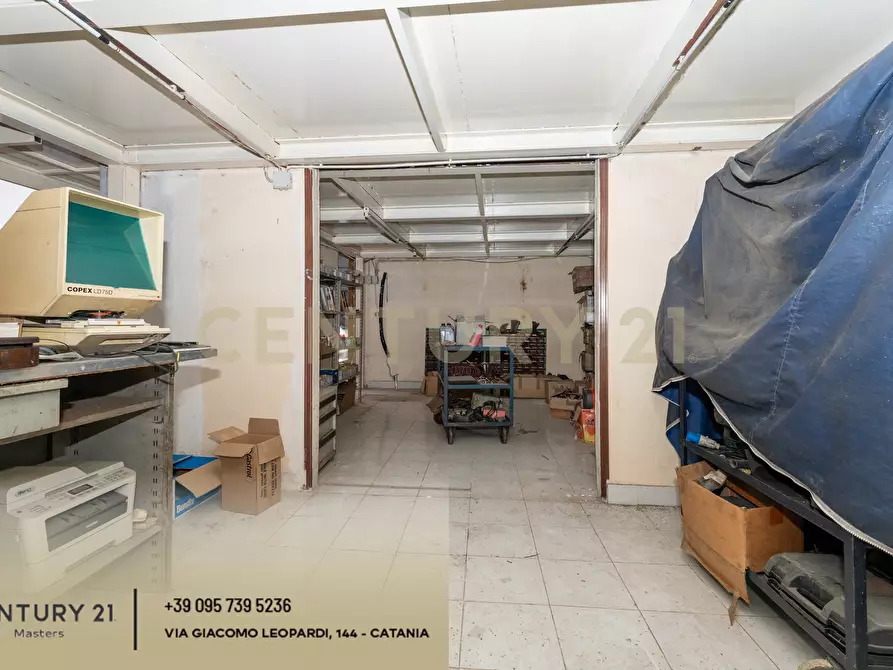 Immagine 28 di Locale commerciale in vendita  in Via Antonio Prestinenza 7 a Catania