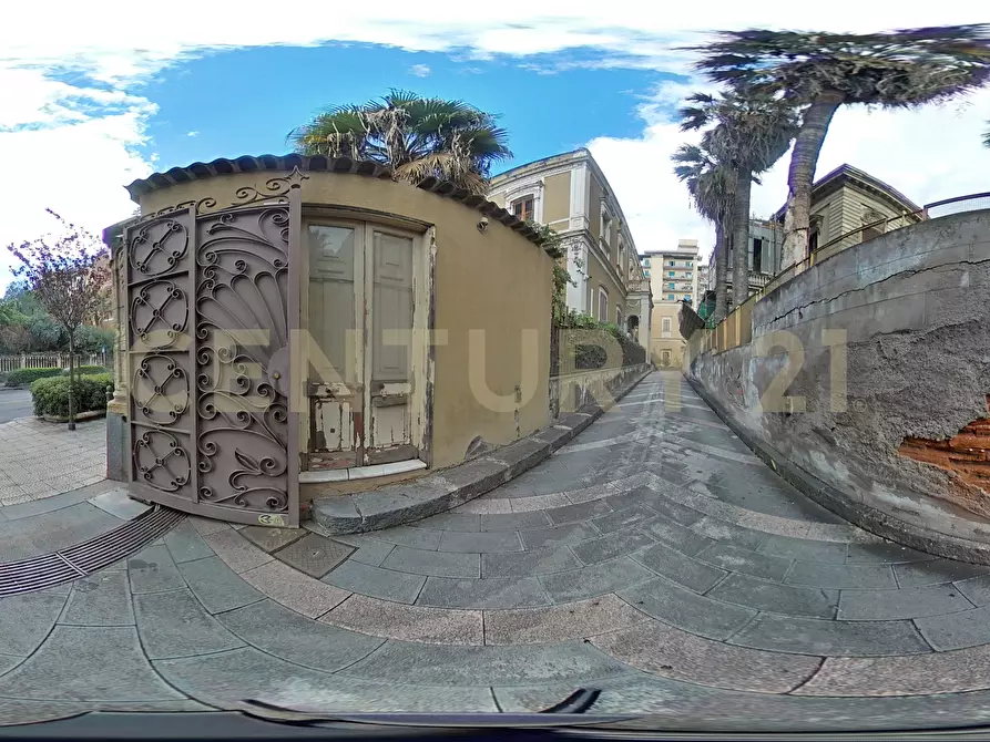 Immagine 28 di Palazzo in affitto  in Viale Regina Margherita 16 a Catania