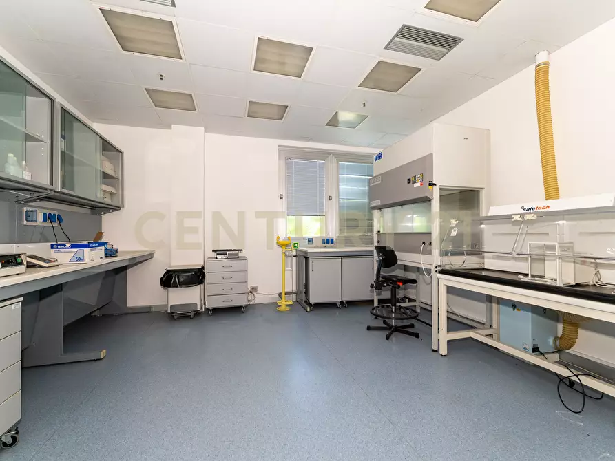 Immagine 15 di Attività artigianale in vendita  in Strada III Mimosa 14 a Catania