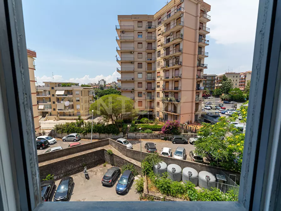 Immagine 13 di Quadrilocale in vendita  in Via Vincenzo Giuffrida 203 a Catania