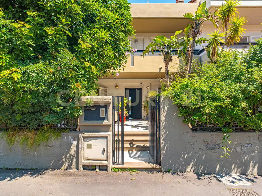 Immagine 45 di Villa in vendita  in Via G. Pezzana 9 a Aci Castello