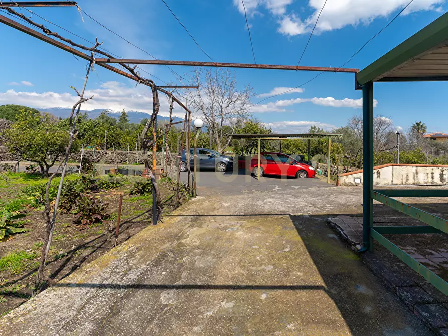 Immagine 39 di Villa in vendita  in Via Ramondetta 47 a Aci Sant'antonio