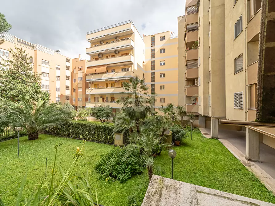 Immagine 21 di Quadrilocale in vendita  in Via Vittorio Valletta 8 a Roma