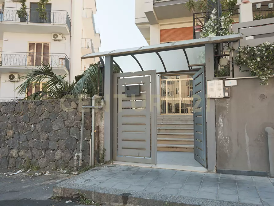 Immagine 2 di Appartamento in vendita  in Via Renato Fucini 1 a Catania