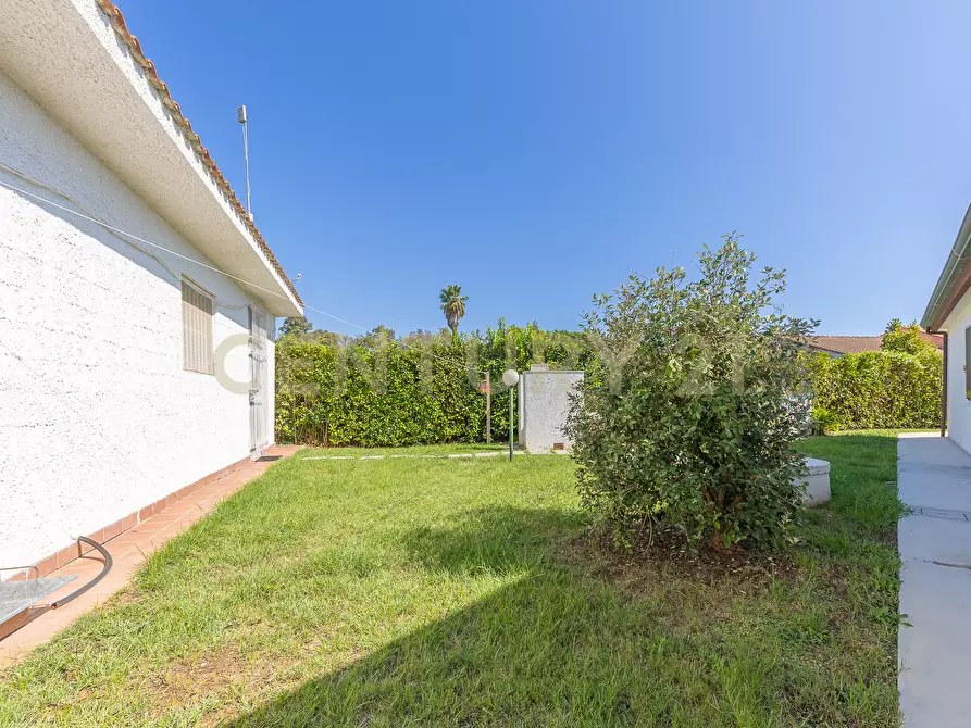 Immagine 51 di Villa in vendita  in Strada Isola Bella 43 a Latina