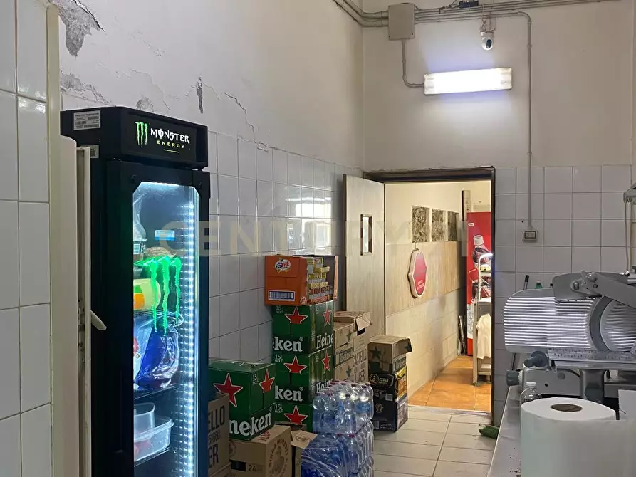 Immagine 12 di Locale commerciale in vendita  in via zia lisa 181 a Catania