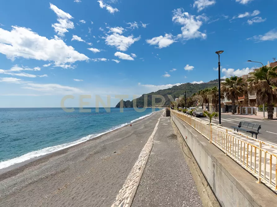 Immagine 42 di Bilocale in vendita  in Via Lungomare 2 a Sant'alessio Siculo