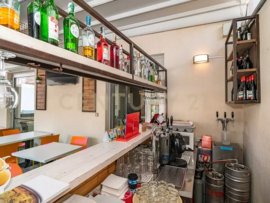 Immagine 2 di Pizzeria / Pub in vendita  in Piazza Don Diego snc a Pedara