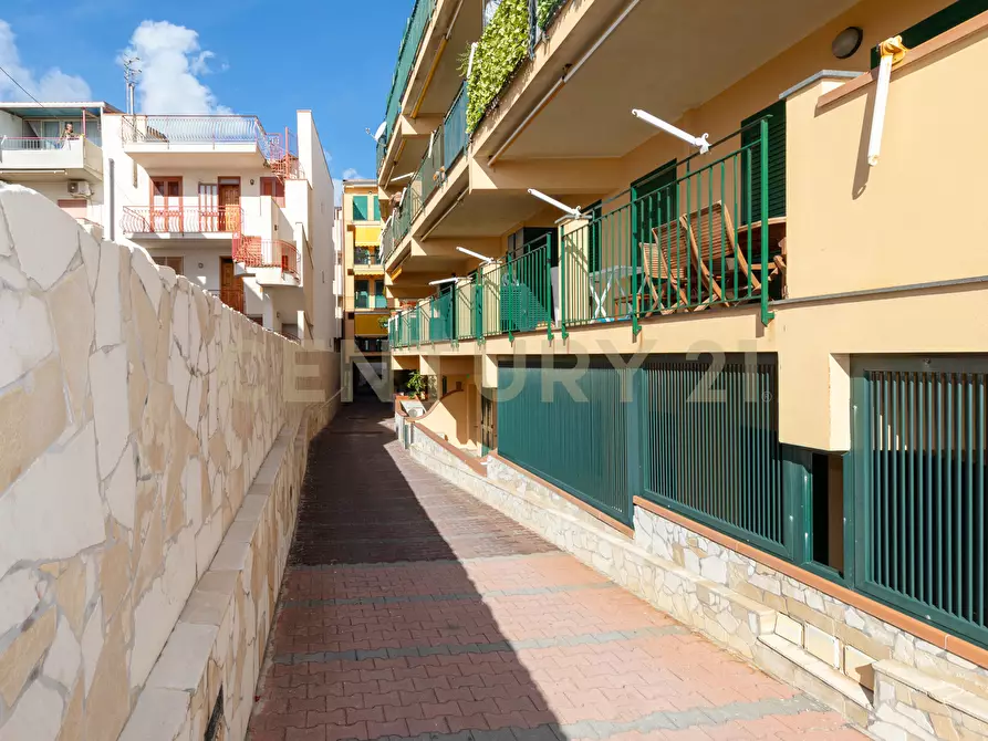 Immagine 7 di Bilocale in vendita  in Via Lungomare 2 a Sant'alessio Siculo