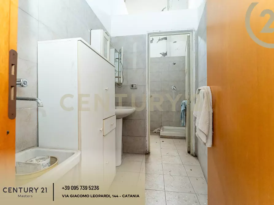 Immagine 33 di Locale commerciale in vendita  in Via Duca Degli Abruzzi 231 a Catania