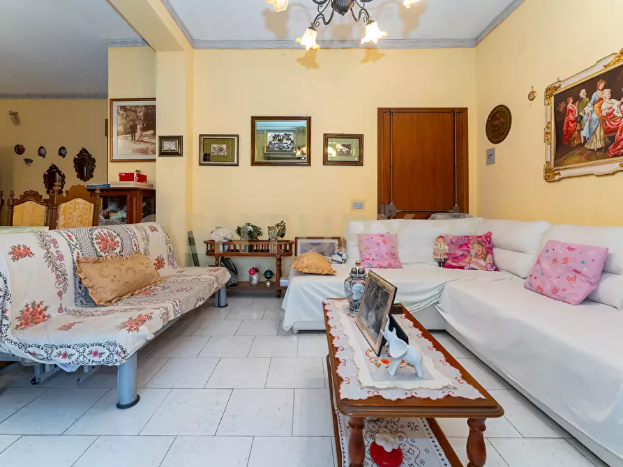 Immagine 10 di Quadrilocale in vendita  in Via Cefalù 16 a Misterbianco