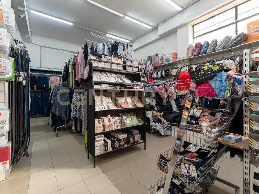 Immagine 13 di Attività commerciale in vendita  in Via Nizzeti 6 a Aci Catena